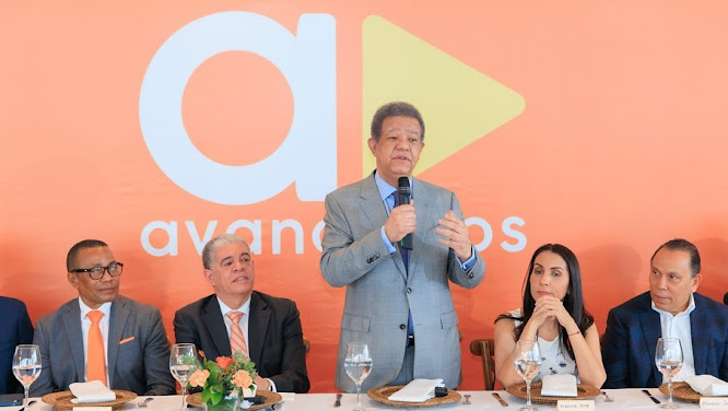 Leonel Fernández califica al PRM como el gran fracaso de la política dominicana Almuerzo de AVANCEMOS con Leonel en política dominicana.