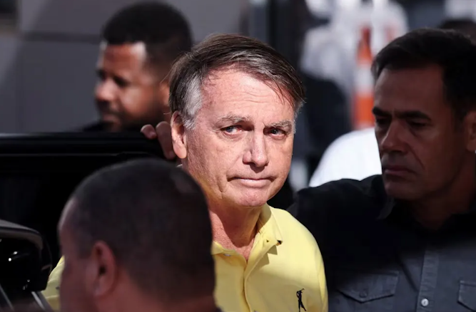 Mensajes de Bolsonaro evidencian tensiones familiares y maniobras políticas previo a juicio por golpismo Captura de pantalla del 22 de agosto de 2025.