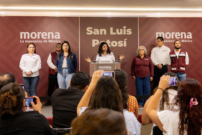 Morena impulsará reforma electoral con enfoque en plurinominales y gasto partidista Arte digital abstracto vibrante y colorido.