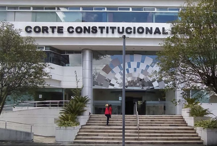 Ejecutivo y Asamblea solicitan diferir audiencia en la Corte Constitucional por leyes impugnadas en Ecuador Corte Constitucional en Quito, Ecuador.