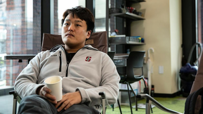Do Kwon admite fraude por colapso de TerraUSD y enfrenta hasta 12 años de prisión Retrato de Do Kwon, empresario de criptomonedas.
