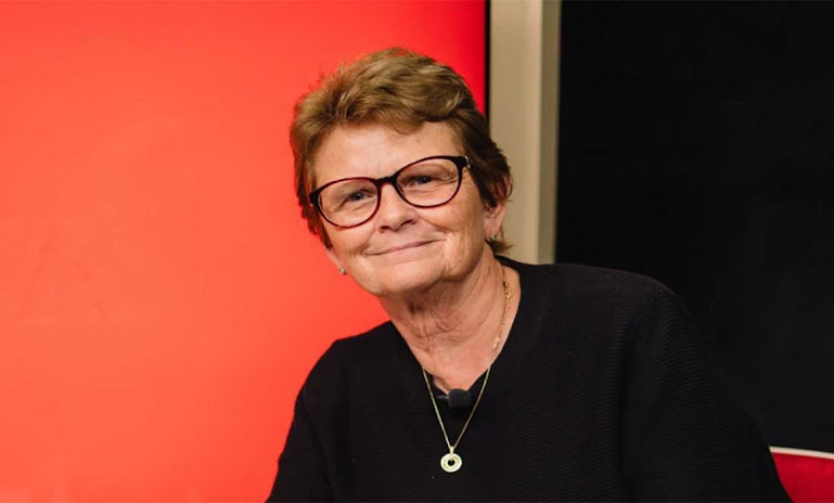 Metaestrategia en Colombia 2026 Retrato de Gisela en fondo neutro.