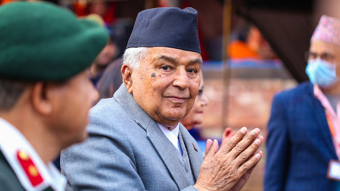Dimite el primer ministro de Nepal tras protestas violentas Khadga Prasad Sharma Oli, Primer Ministro de Nepal.