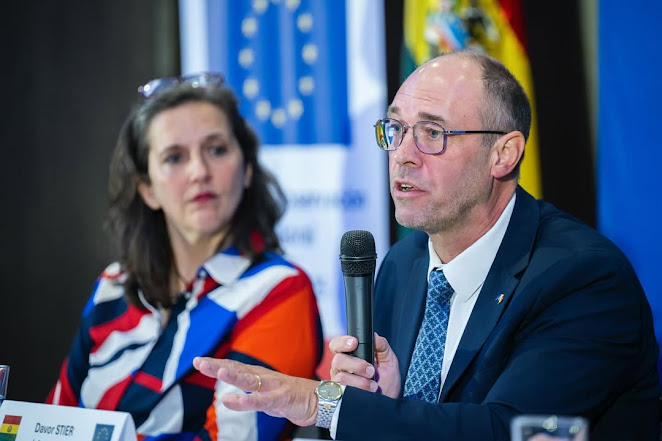 Unión Europea despliega 120 observadores para garantizar transparencia en la segunda vuelta presidencial de Bolivia Despliegue de 120 miembros de la Unión Europea.