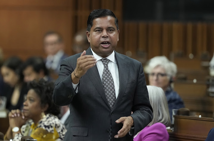 Canadá: Liberales separan proyecto fronterizo y acceso a datos sin orden judicial Gary Anandasangaree en evento de octubre 2025.
