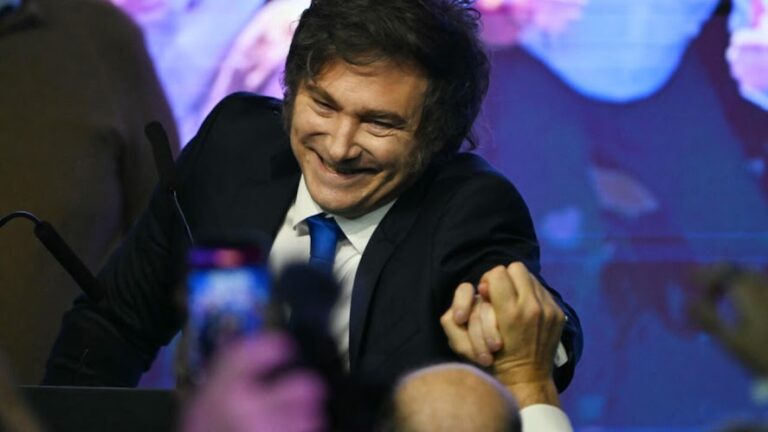 Milei arrasa en elecciones legislativas y refuerza su alianza con EE. UU.