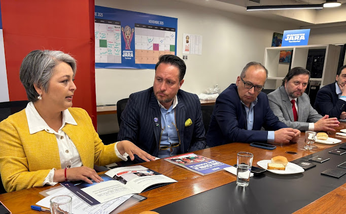 “Plan Salmón 2050” es presentado a candidaturas presidenciales de Chile como propuesta para una industria sostenible Plan Salmón 2050” es presentado a candidaturas presidenciales de Chile como propuesta para una industria sostenible