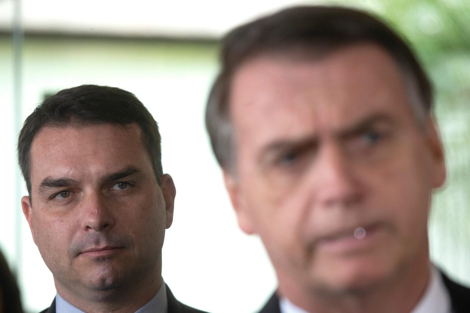 Bolsonaro oficializa a su hijo Flavio como apuesta presidencial y reabre la disputa en la derecha brasileña