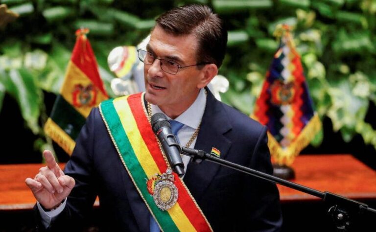Bolivia: Sala Constitucional admite recurso contra el Decreto Supremo 5515 que permite gobernar desde el exterior