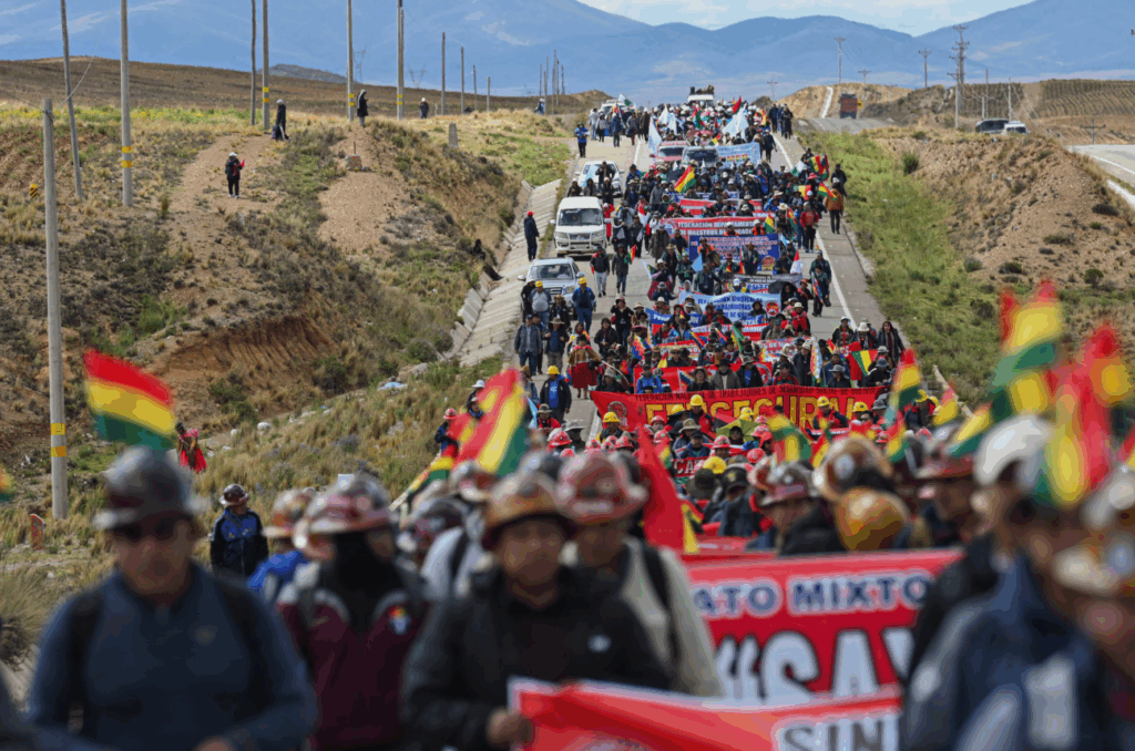 Bolivia: marcha contra el Decreto Supremo 5503 llega a La Paz tras tres días de protestas Marcha contra el Decreto Supremo 5503 llega a La Paz tras tres días de protestas