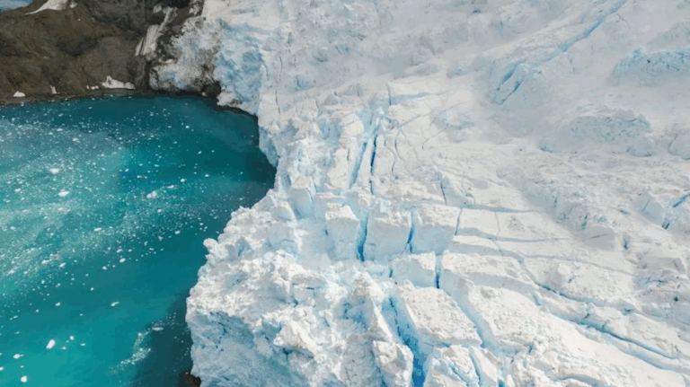 Un nuevo mapa revela con precisión inédita el paisaje oculto bajo el hielo de la Antártida