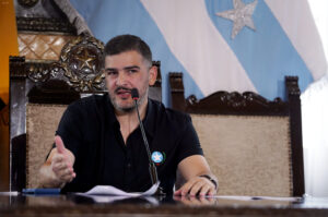 Aquiles Álvarez denuncia censura legislativa y anuncia marcha a Quito