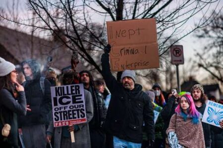 Agente de ICE mata a ciudadana en redada; protestas en Mineápolis Agente de ICE mata a ciudadana en redada; protestas en Mineápolis