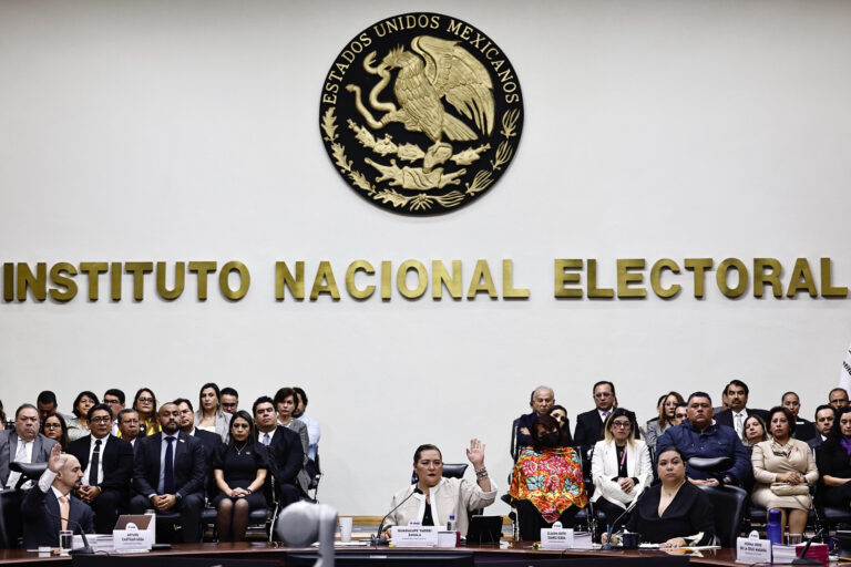 INE propone reforma electoral con voto electrónico y uso de IA