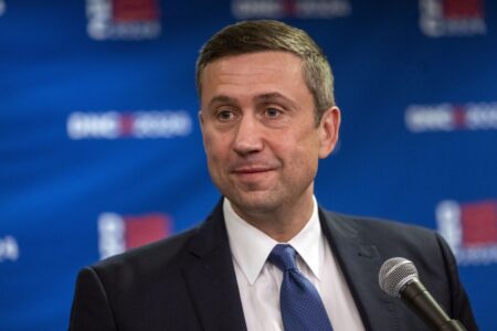 Trump llama a iraníes a controlar instituciones ante represión