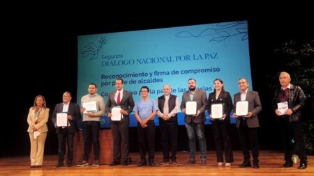 Escobedo recibe premio nacional por prevención de violencia y paz