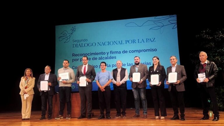 Escobedo recibe premio nacional por prevención de violencia y paz