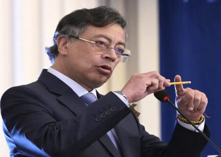 Petro llama a movilización por el aumento del salario mínimo en Colombia