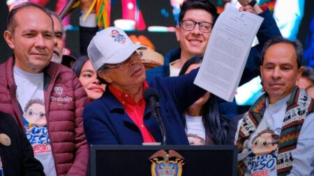 Gobierno fija salario mínimo en $2 millones para 2026 en Colombia