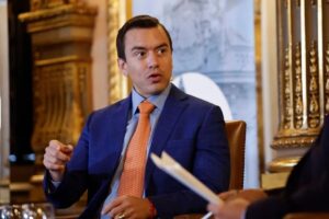 Ecuador: Noboa propone deducción fiscal por vivienda social