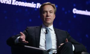 Presidente del Foro Económico Mundial dimite por caso Epstein