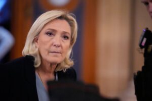 Fiscalía francesa pide inhabilitar a Le Pen por mal uso de fondos