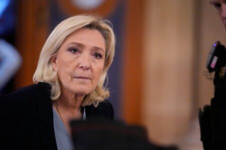 Fiscalía francesa pide inhabilitar a Le Pen por mal uso de fondos
