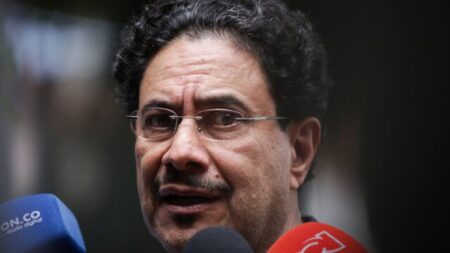 CNE evalúa candidatura de Iván Cepeda en consulta de la izquierda