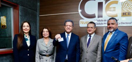 Leonel Fernández respalda renovación tecnológica de la cédula dominicana