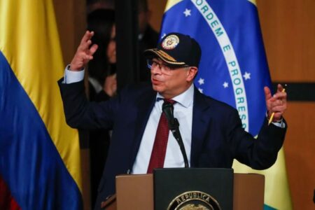 Petro denuncia intento de atentado y complot policial en Colombia