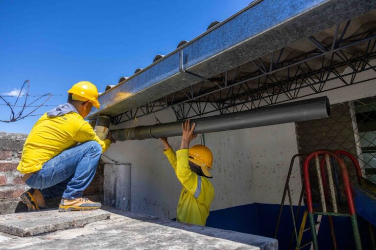 Programa “Dos Escuelas X Día” renueva escuelas en El Salvador