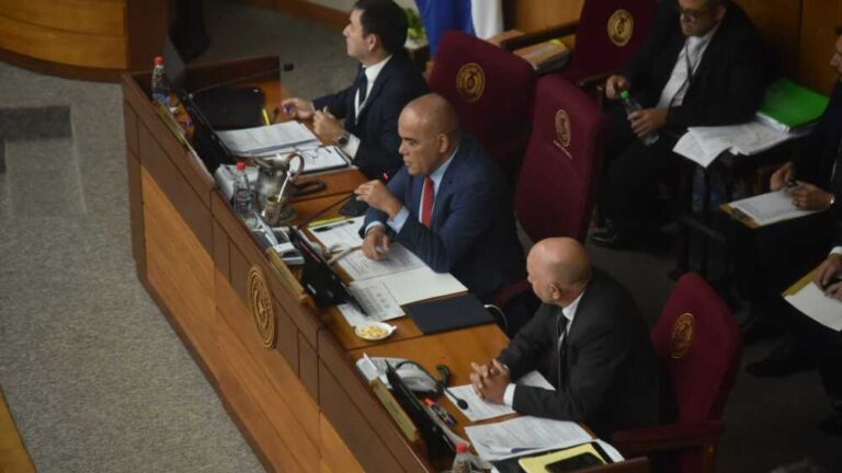 Senado de Paraguay aplaza reforma de la Caja Parlamentaria