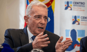 Uribe compara candidaturas de Paloma Valencia e Iván Cepeda