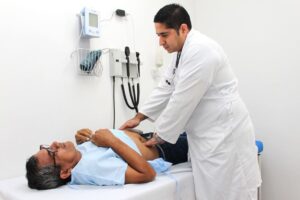 IESS retira reducción del tiempo de consulta y exige reformas