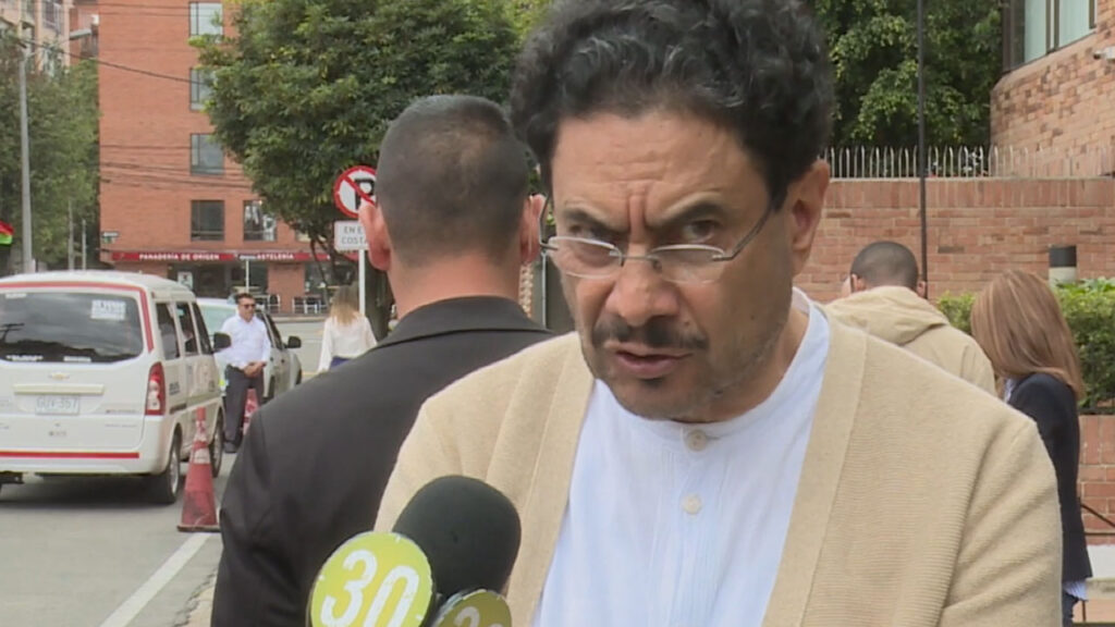 Comunes respalda a Iván Cepeda como candidato presidencial