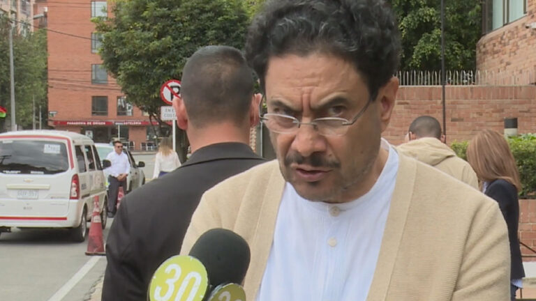 Comunes respalda a Iván Cepeda como candidato presidencial Comunes respalda a Iván Cepeda como candidato presidencial