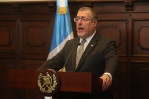 Arévalo exige al Congreso transparencia en elección de la CC