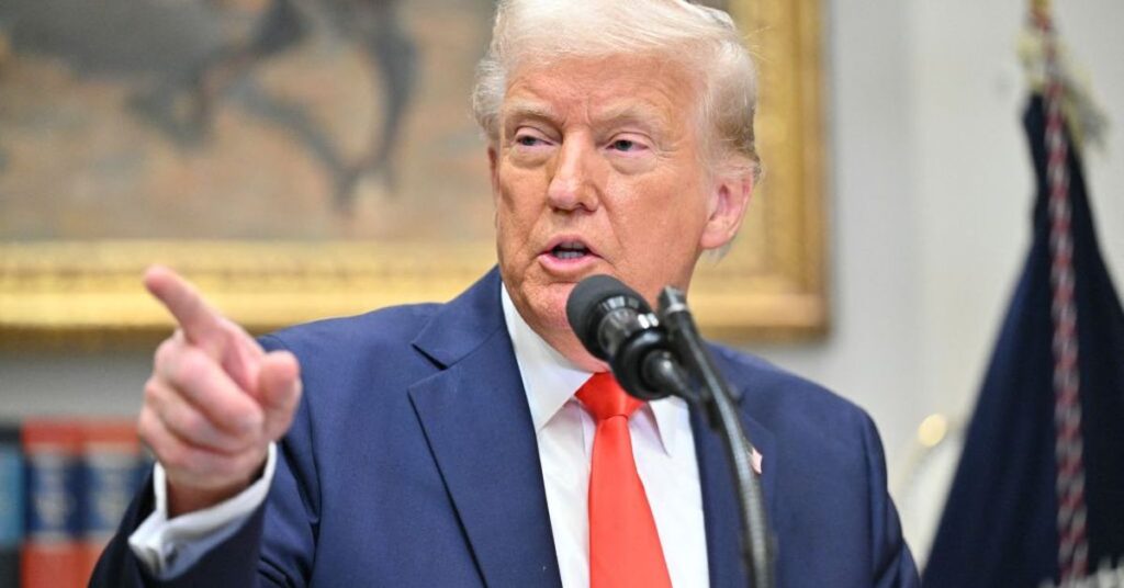 Trump advierte represalias si Irán mina el estrecho de Ormuz