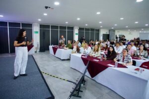 Luisa María Alcalde pide austeridad y cercanía a alcaldes de Morena