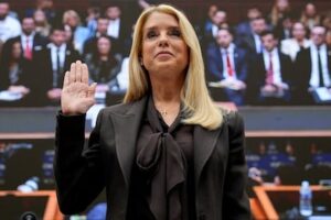 Pam Bondi bajo escrutinio por su gestión en el caso Epstein Pam Bondi bajo escrutinio por su gestión en el caso Epstein