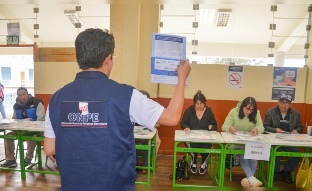 ONPE realiza segunda capacitación presencial para miembros de mesa ONPE realiza segunda capacitación presencial para miembros de mesa