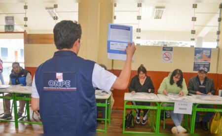 ONPE realiza segunda capacitación presencial para miembros de mesa ONPE realiza segunda capacitación presencial para miembros de mesa