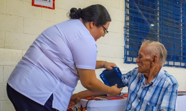 Esperanza de vida en El Salvador supera 75 años por reformas clave Esperanza de vida en El Salvador supera 75 años por reformas clave