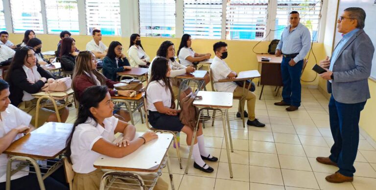 El Salvador abre convocatoria de becas para estudios en el extranjero El Salvador abre convocatoria de becas para estudios en el extranjero