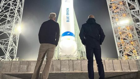 NASA evalúa en órbita módulos lunares de SpaceX y Blue Origin