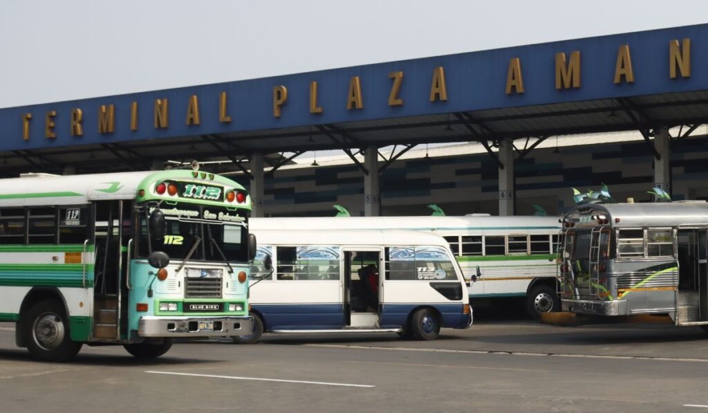 Gobierno de El Salvador acuerda mantener precios de combustibles