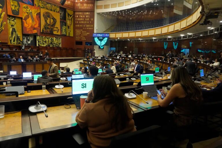 Ecuador aprueba ley para reforzar salud mental en menores