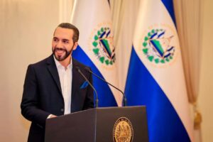 El Salvador lanza plan para duplicar producción agrícola en 2026