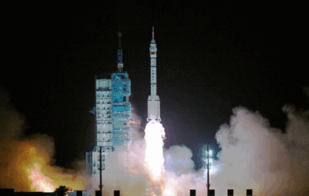 China inicia misión espacial de un año rumbo a la Luna y Marte