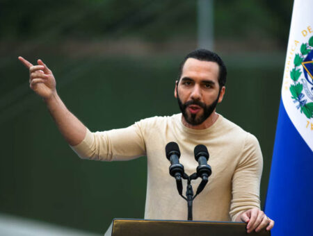 Bukele lanza ofensiva contra la corrupción tras vencer a pandillas Bukele lanza ofensiva contra la corrupción tras vencer a pandillas